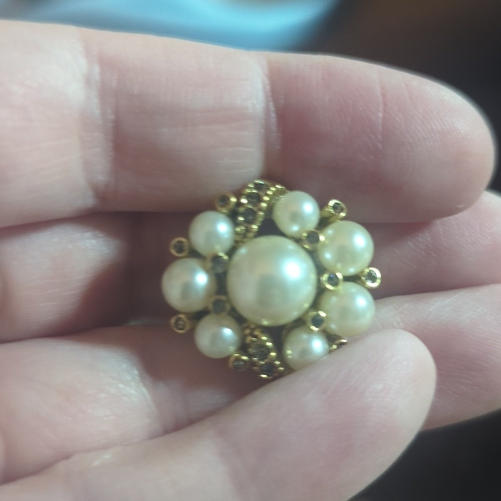 Vintage Elegant Pearl and Gold Plated Brooch And Earring  Set - Picture 3 of 6